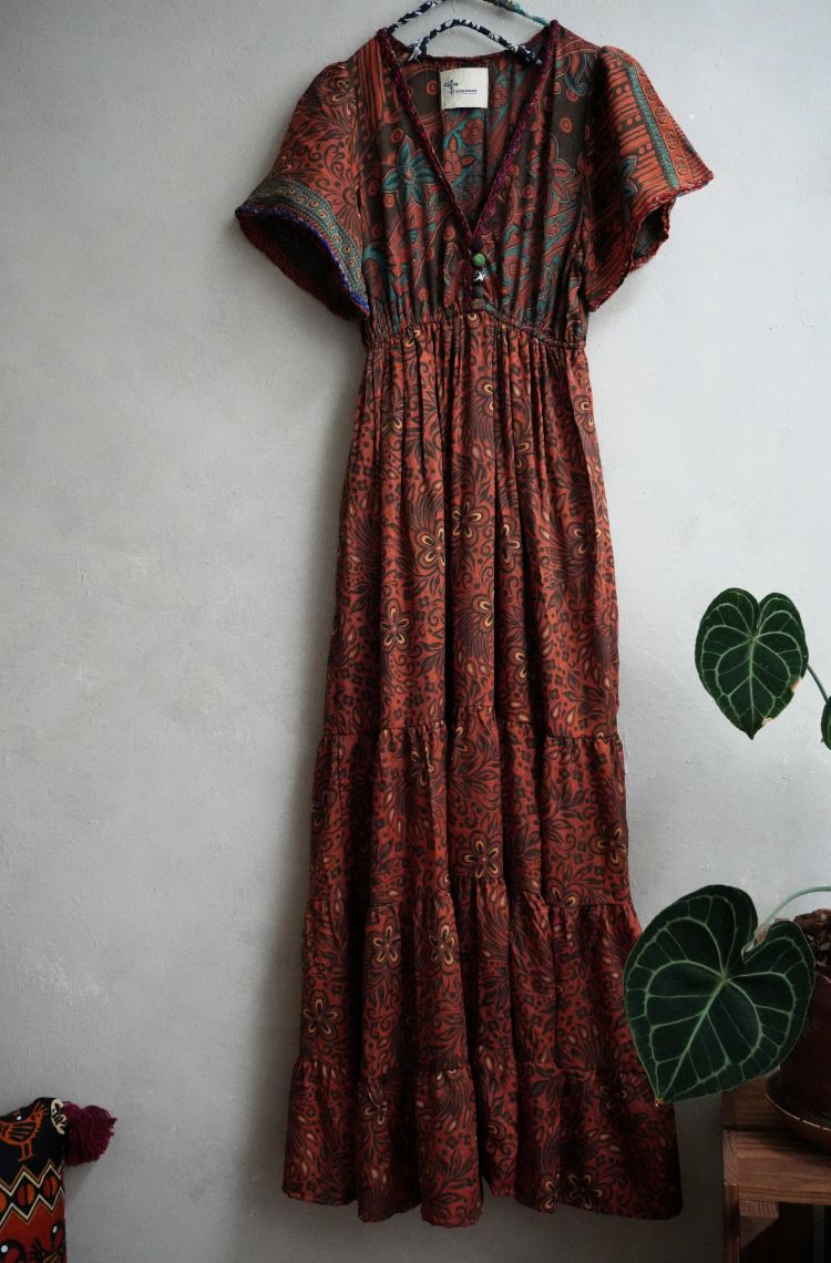 Old Saris 老沙麗長洋*S10