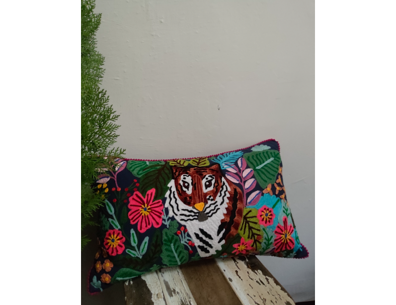  毛繡花抱枕套.老虎腰枕 3