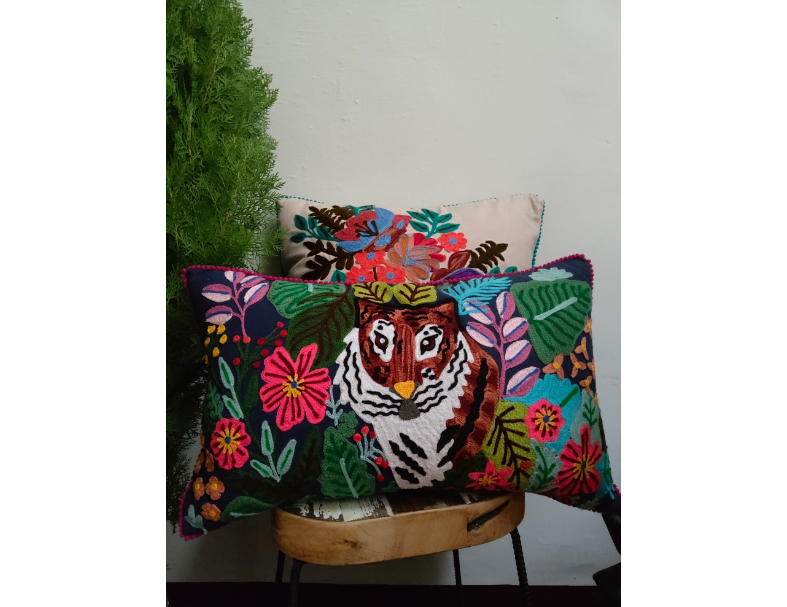  毛繡花抱枕套.老虎腰枕 1