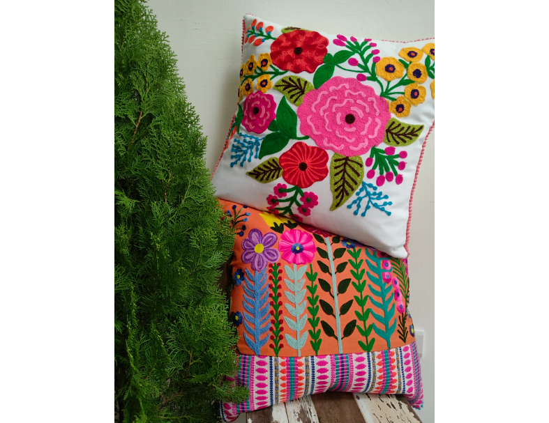  毛繡花抱枕套.白花齊放 3