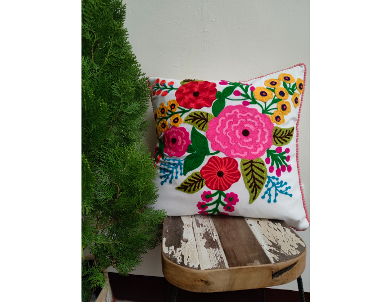  毛繡花抱枕套.白花齊放 2